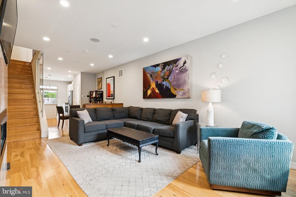 2339 Dickinson St, PHILADELPHIA