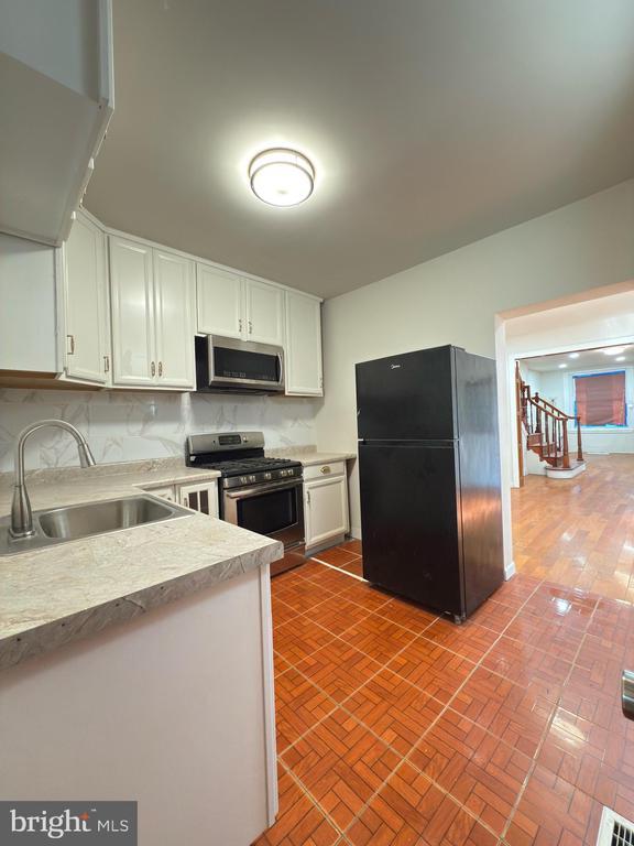 1544 W Glenwood Ave, Philadelphia