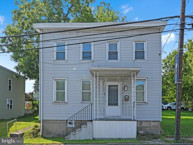 37 Chestnut St, Cressona