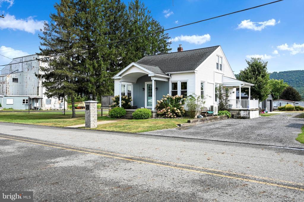 537 E Chestnut St, HEGINS