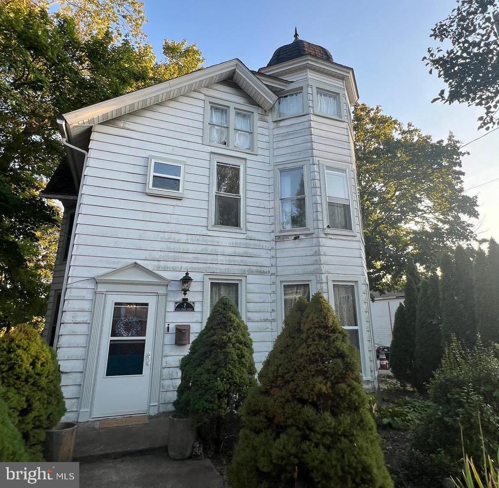 2 E Grand Ave, TOWER CITY