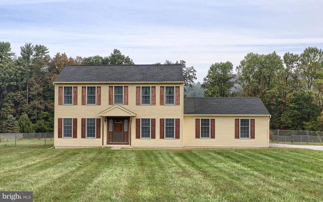 118 Natures Rd, Pine Grove