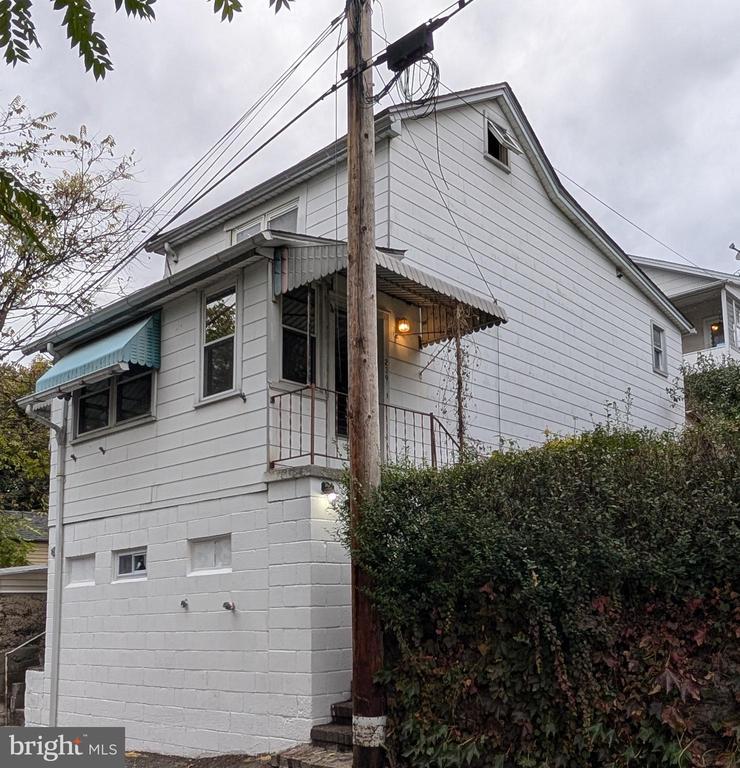 239 S Sycamore St, TAMAQUA