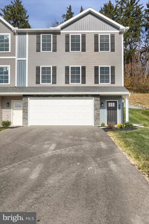 84 Limerick Ln, Selinsgrove