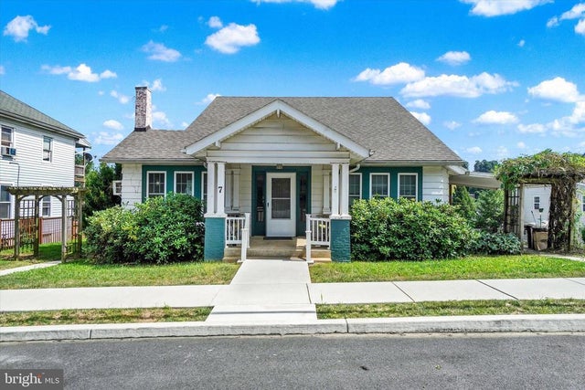 7 E High St, Windsor