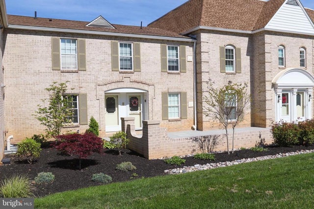 1000 Country Club Rd #8, York