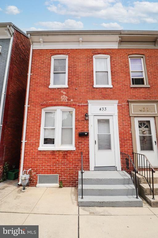 433 Juniper St, York