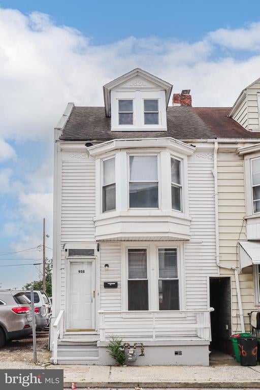 958 E Princess St, York