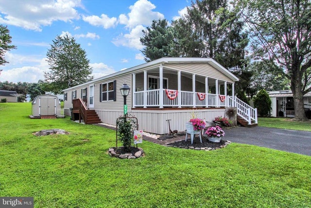 717 Lake Dr, Mount Wolf