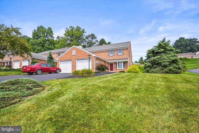 215 Wyntre Brooke Dr #1, York