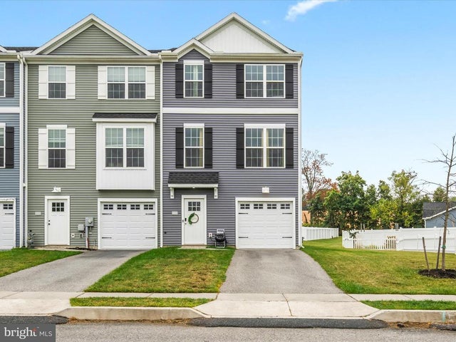 208 Overlook Dr, Hanover