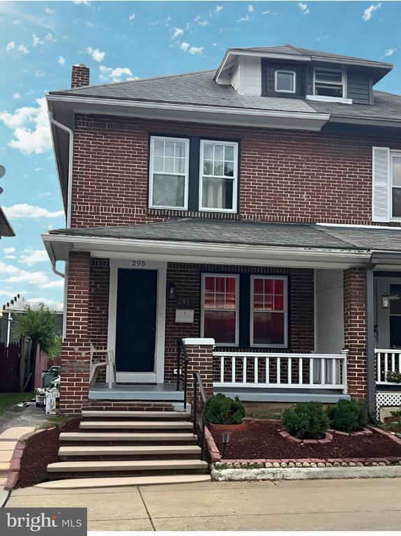 295 W Maple St, York