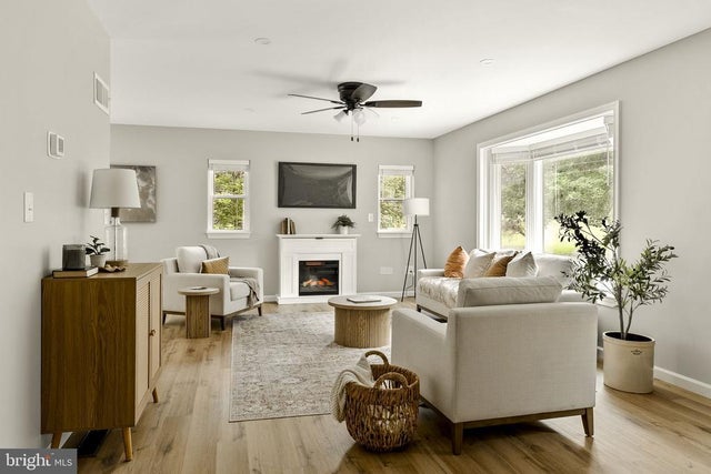 870 Conewago Ave, Manchester