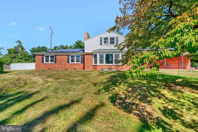 2233 Loucks Rd, York