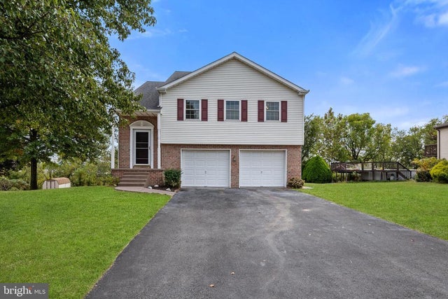 2345 N Point Dr, York