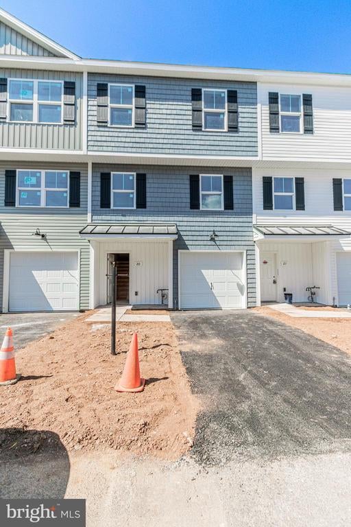 21 Landing Pl #21, York