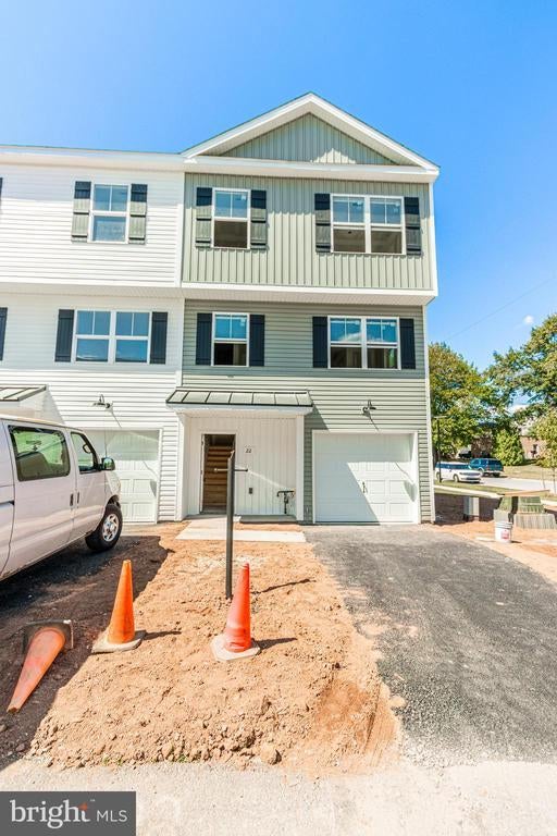 22 Landing Pl #22, York