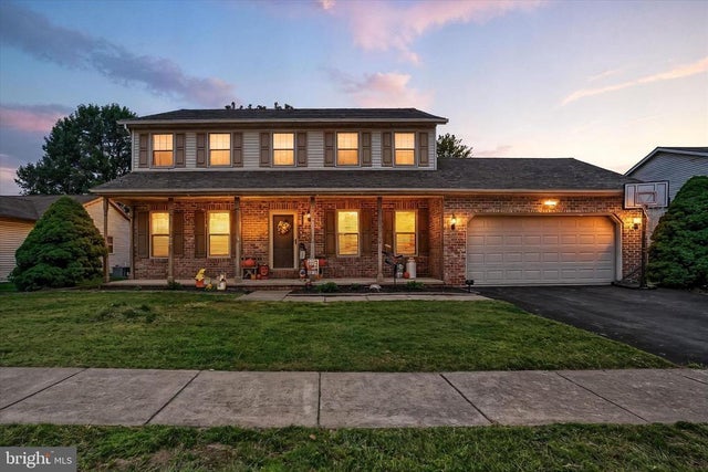 2825 Sparrow Dr, York