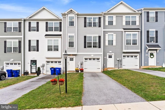 234 Hudson Blvd, Red Lion