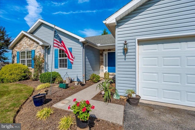 2 Astoria Dr, Hanover