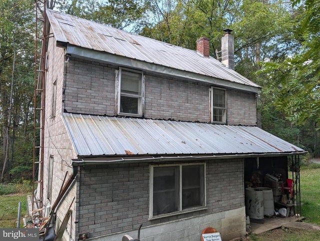 340 S Lake Rd, Spring Grove