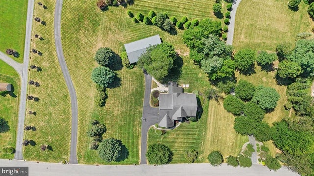 833 Stonybrook Ln, Lewisberry