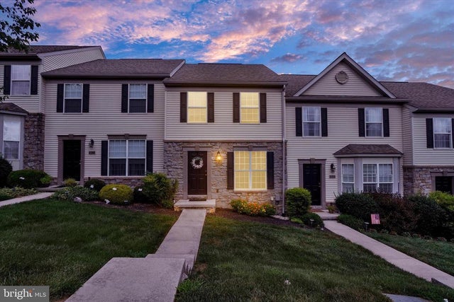 2756 Seabiscuit St #17a, York