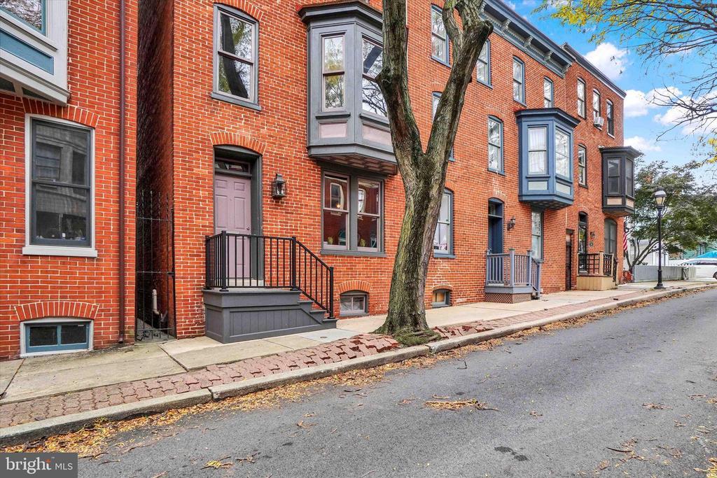 328 E Locust St, YORK