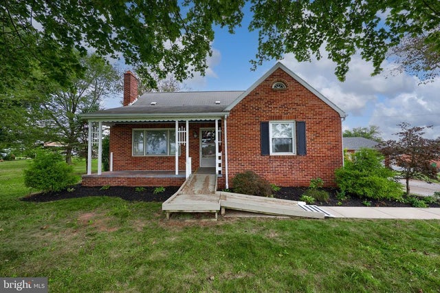 720 Sinking Springs Ln, York