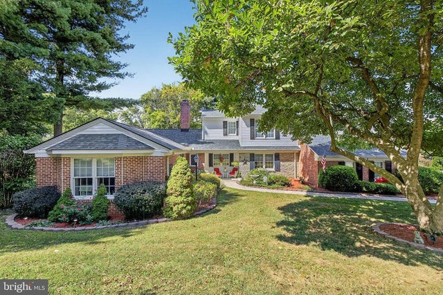 1142 Wyndham Dr, York