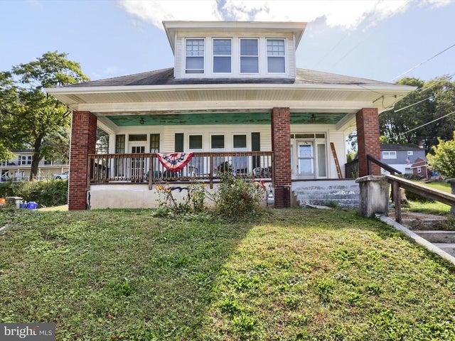 137 W Main St, Windsor