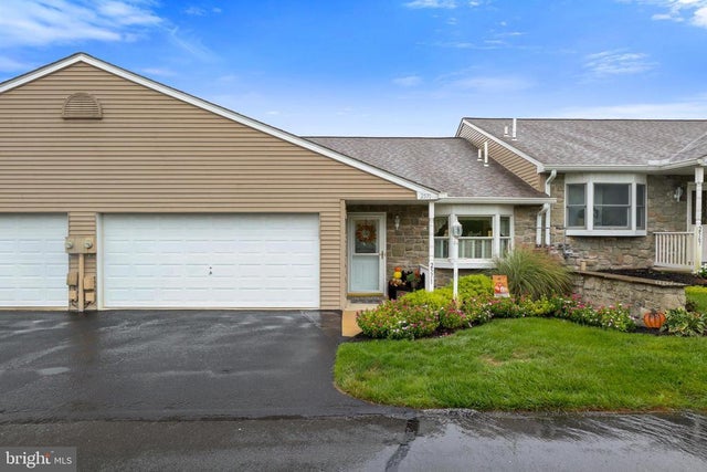 2571 Pin Oak Dr #119, York