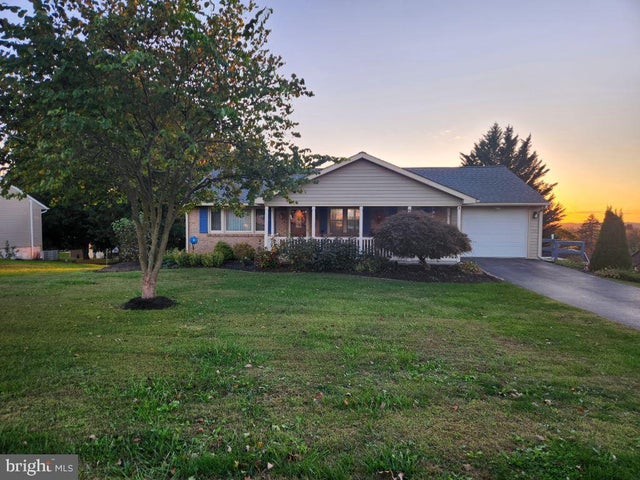 6 Lakeview Dr, Spring Grove