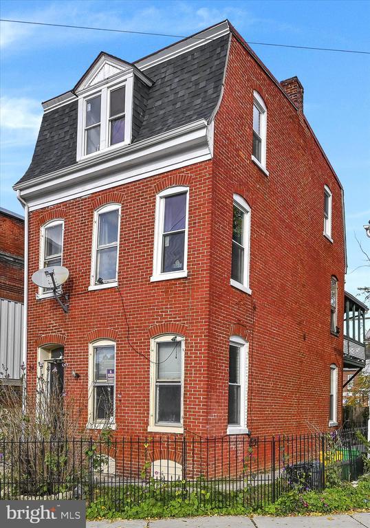 129 Roosevelt Ave, York