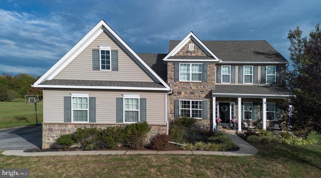 240 Hunters Chase, Etters