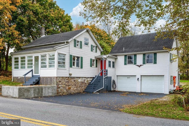 657 Sinking Springs Ln, Emigsville