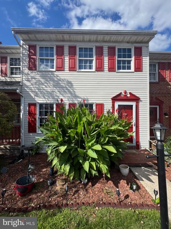 680 Robin Hill Cir, York