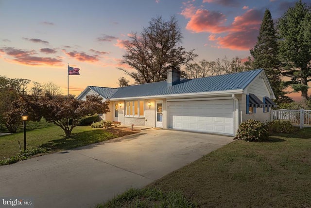 2179 Bon Aire Dr, York