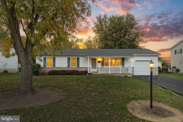 6 Meadow Ln, Hanover