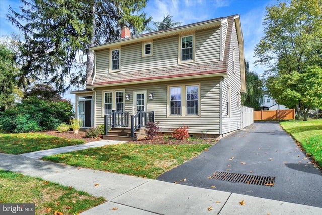 105 Pinehurst Rd, York