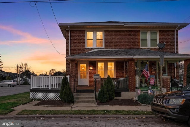 715 E Maple St, York