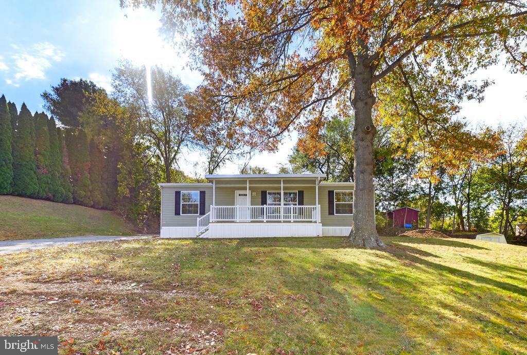 105 Fawn Circle Dr, WINDSOR