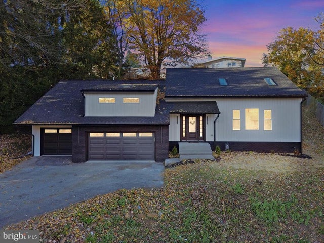 1321 Valley View Rd, York