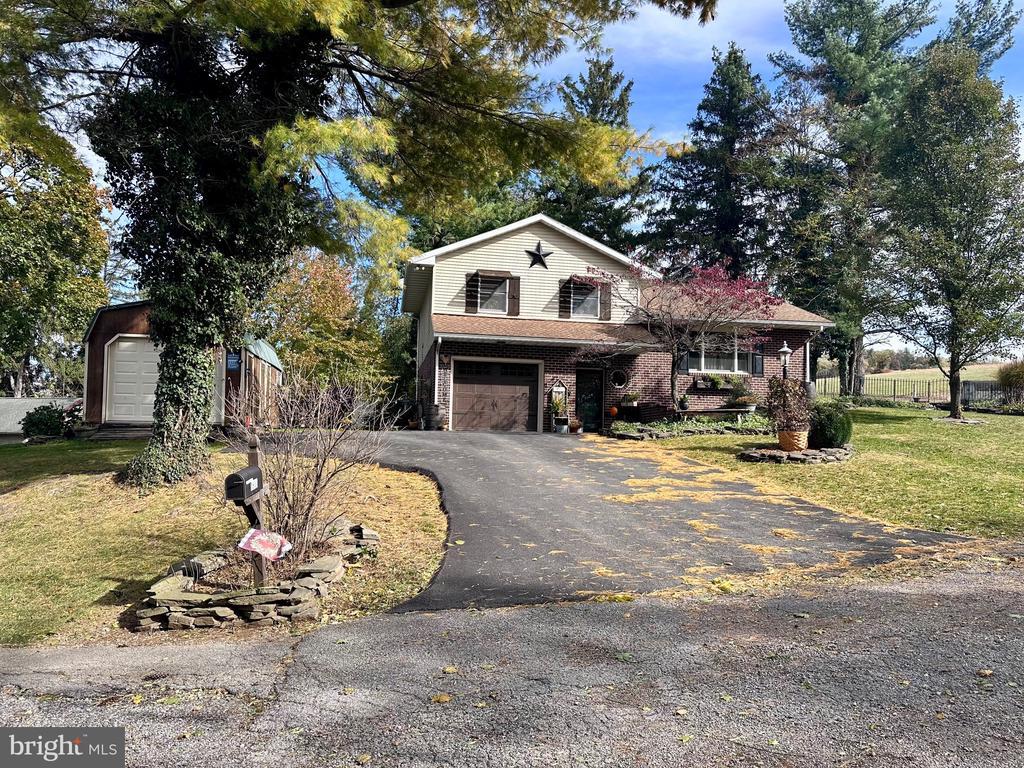 1934 Forge Heights Ln, SPRING GROVE