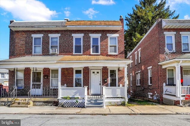 219 N Eberts Ln, York