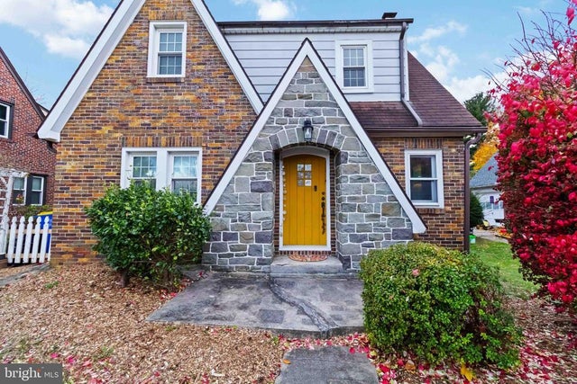 1840 S Queen St, York