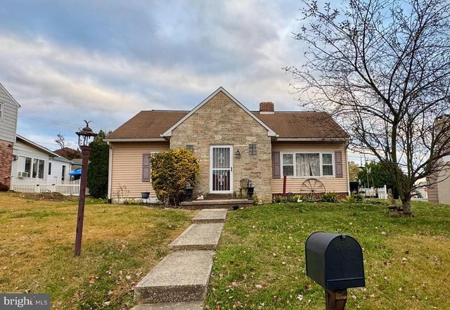 1321 Canterbury Ln, York