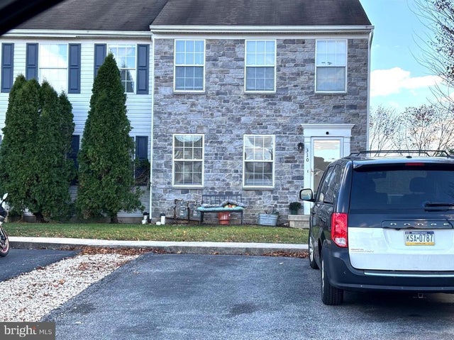 310 Charles Cir, York