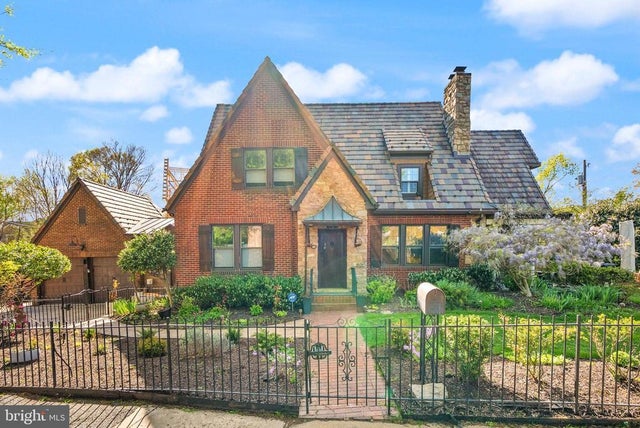 1520 N Highland St, Arlington