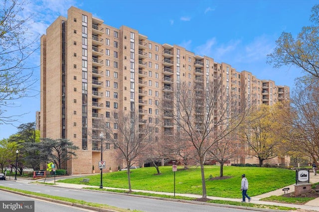 4500 S Four Mile Run Dr #1016, Arlington